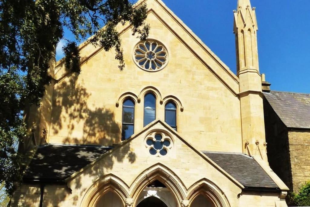 Ferienwohnung Cotswold Chapel, Sleeps Up To 5 In Kingsize Beds Chipping Norton Exterior foto